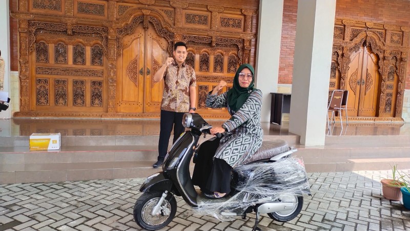 Bupati Kendal Memberikan Apresias kepada 15 Guru Berinovasi