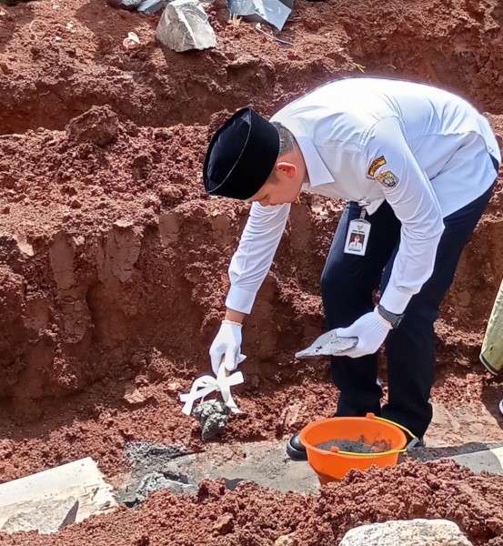 Bupati Dico Hadiri Peletakan Batu Pertama Pembangunan Asrama dan Sekolah