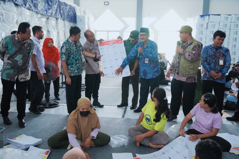 Bersama Forkopimda, Sekda Kendal Monitoring Persiapan Logistik Pemilu 2024
