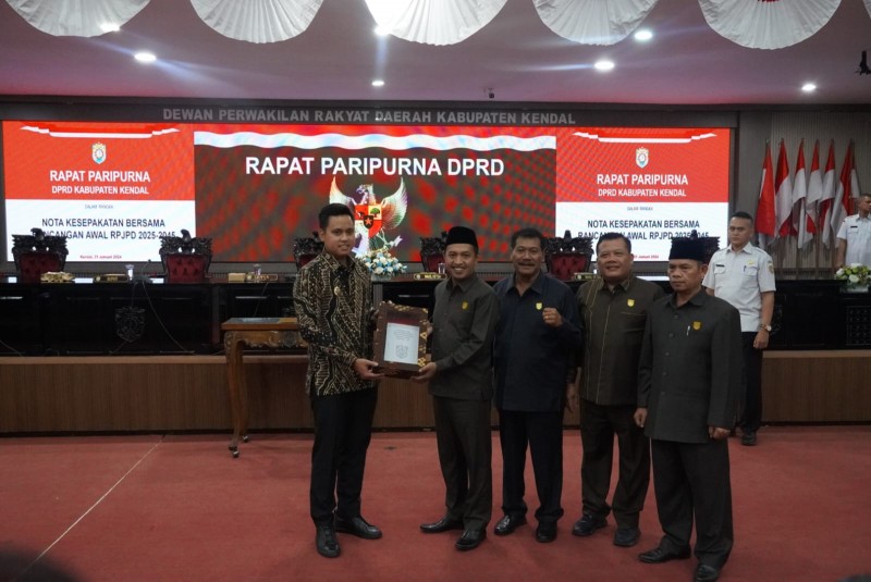 Rapat Paripurna Nota Kesepakatan Bersama Rencana Awal RPJPD 2025 - 2045