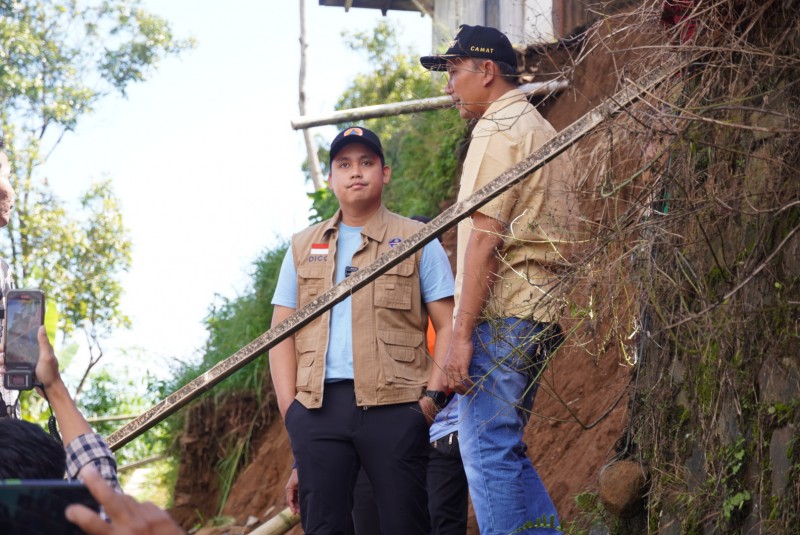 Bupati Kendal Meninjau Lokasi Longsor di Desa Blumah
