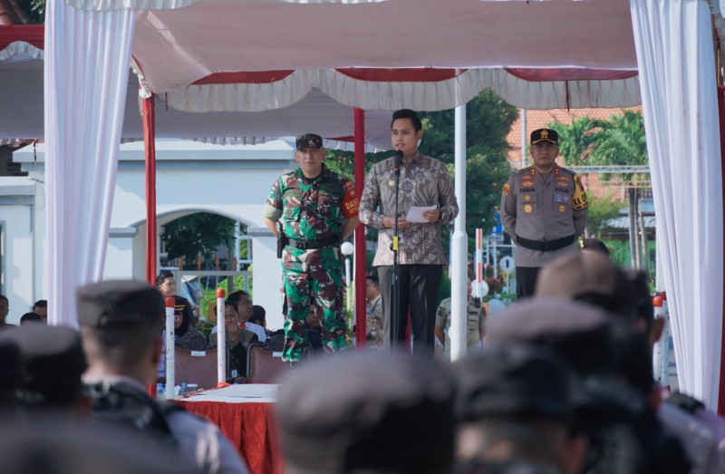 Bupati Kendal Pimpin Apel Pergeseran Pasukan untuk Pengamanan Pemilu di TPS
