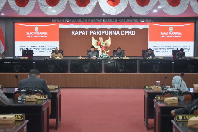 Gelar Paripurna, DPRD Kendal Setujui Raperda Pembangunan Ketahan Keluarga