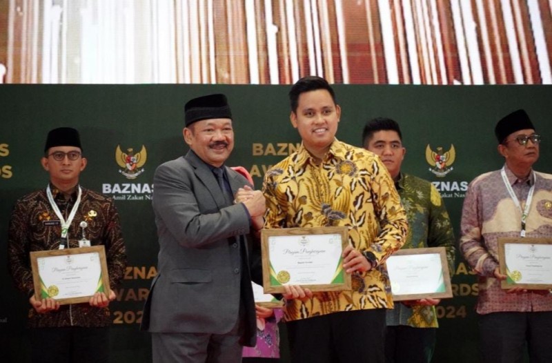 Bupati Kendal Raih Penghargaan Pendukung Pengelolaan Zakat Terbaik