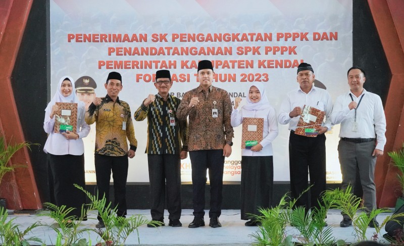 Bupati Dico Serahkan SK PPPK Formasi Tahun 2023