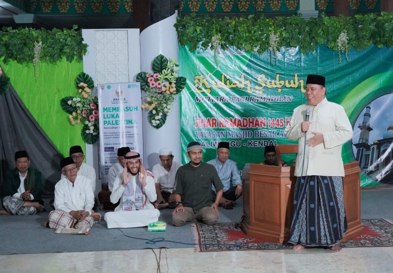 Safari Ramadhan, Syech Fayez SA Eslayeh Isi Acara di Masjid Al Muttaqin