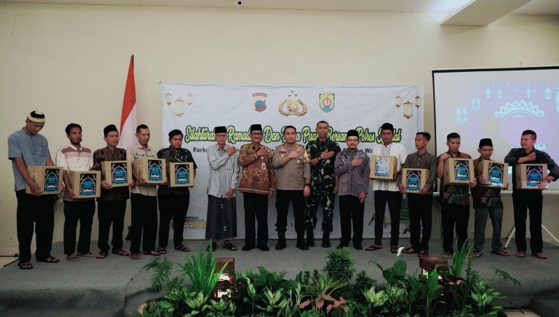 Sekda Sugiono dan Kapolres Kendal Buka Puasa Bersama Elemen Masyarakat