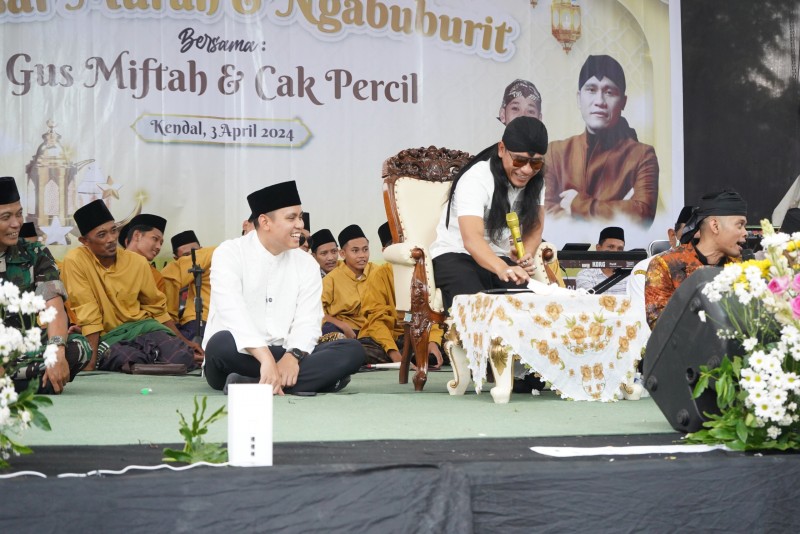 Bupati Kendal Ngabuburit Bersama Warga