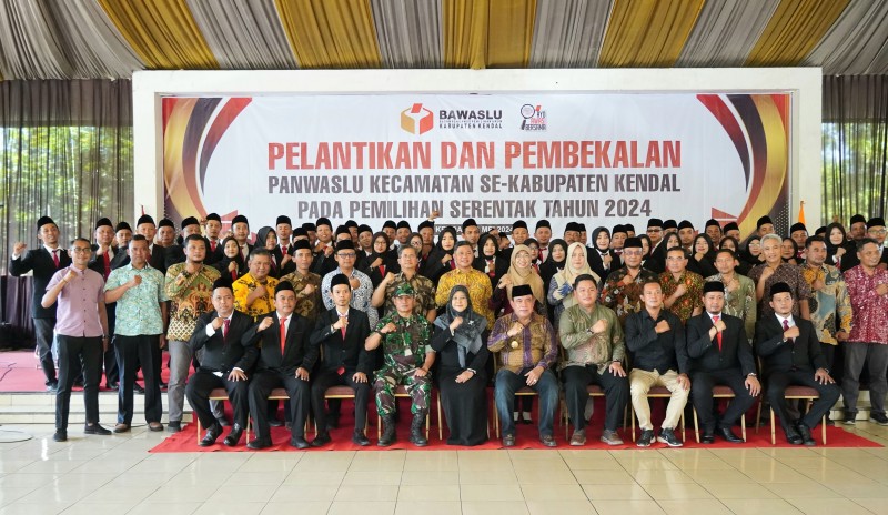 Bawaslu Kendal Lantik 60 Anggota Panwascam Pilkada Tahun 2024