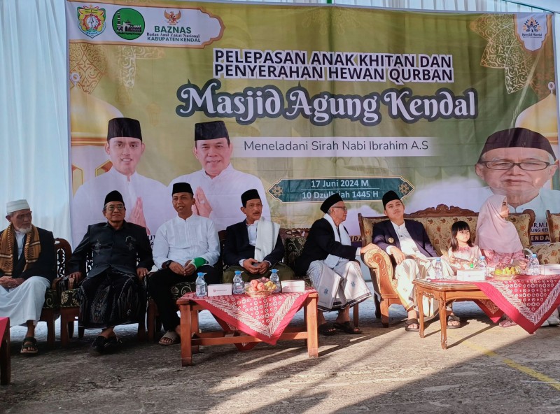 Masjid Agung Kendal Megadakan Khitan Massal dan Menyembelih Hewan Kurban