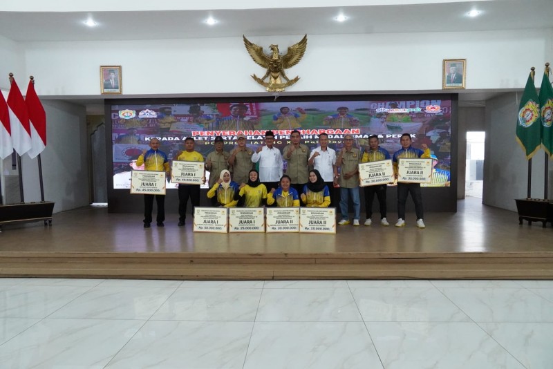 Pemkab Kendal Berikan Penghargaan Kepada Para Atlet Berprestasi