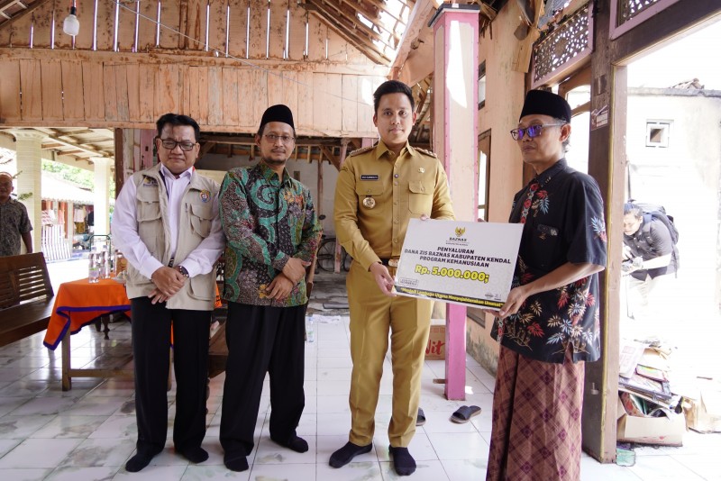 Bupati Kendal Sambangi Rumah Warga Terdampak Kebakaran