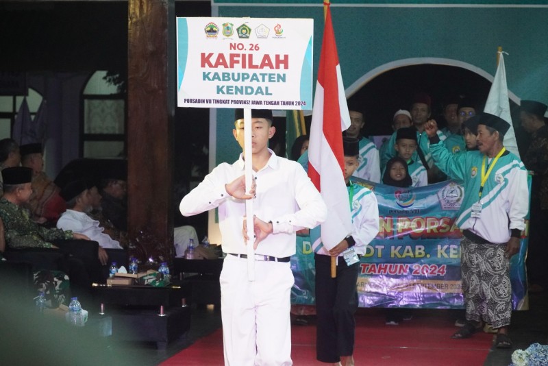 Kontingen Kendal Mengikuti Acara Pembukaan Porsadin ke-VII