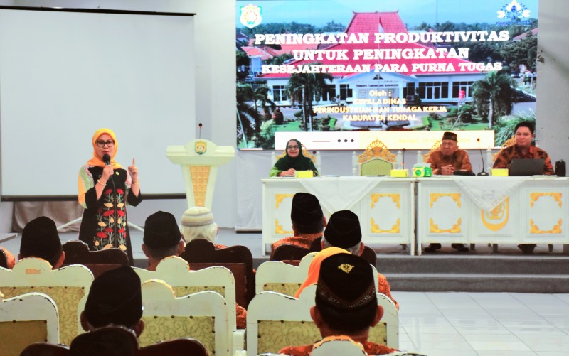 Badan Kesbangpol Berikan Pembinaan kepada PWRI Kendal