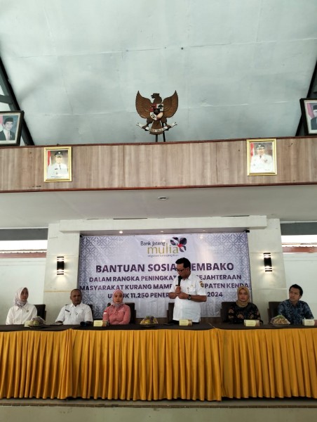CSR Bank Jateng Serahkan 11.250 Paket Sembako