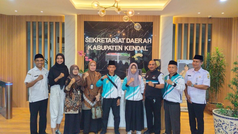 Pemkab Kendal Melepas 2 Atlet Sprin 100 Meter pada PORSADINAS tahun 2024