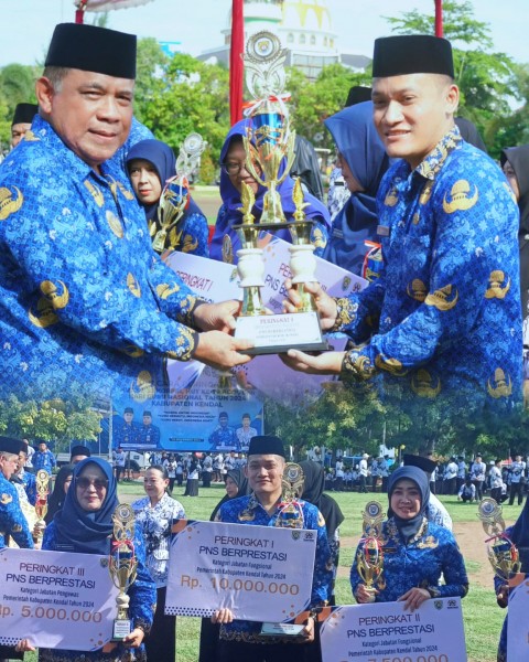 Pegawai Diskominfo Raih Penghargaan Peringkat I PNS Berprestasi 2024