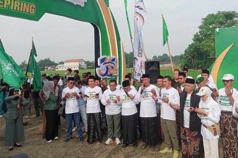 Peringatan Harlah NU, Wakil Bupati Membuka Acara Jalan Sehat PCNU Kendal