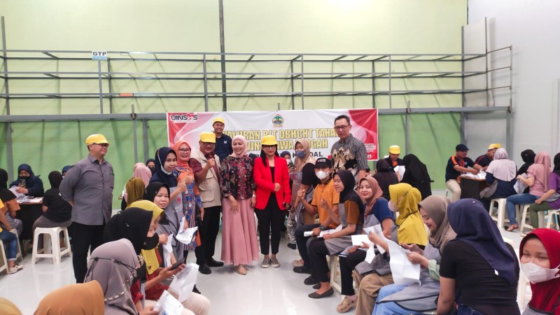Bupati Kendal Salurkan BLT DBHCHT kepada 1.330 Pekerja