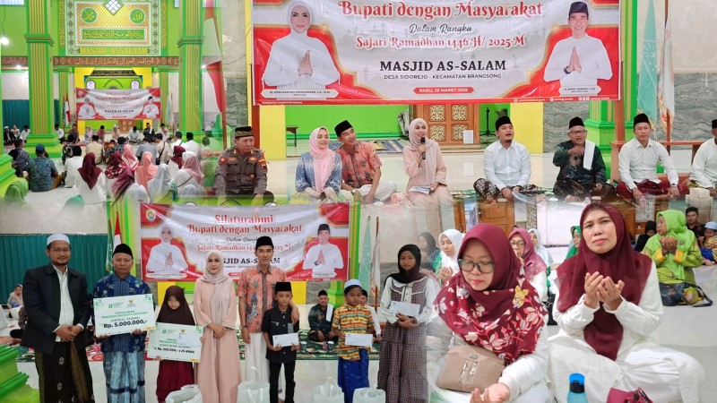 Akhir Safari Ramadan, Bupati dan Wakil Bupati Kendal Sapa Warga Brangsong