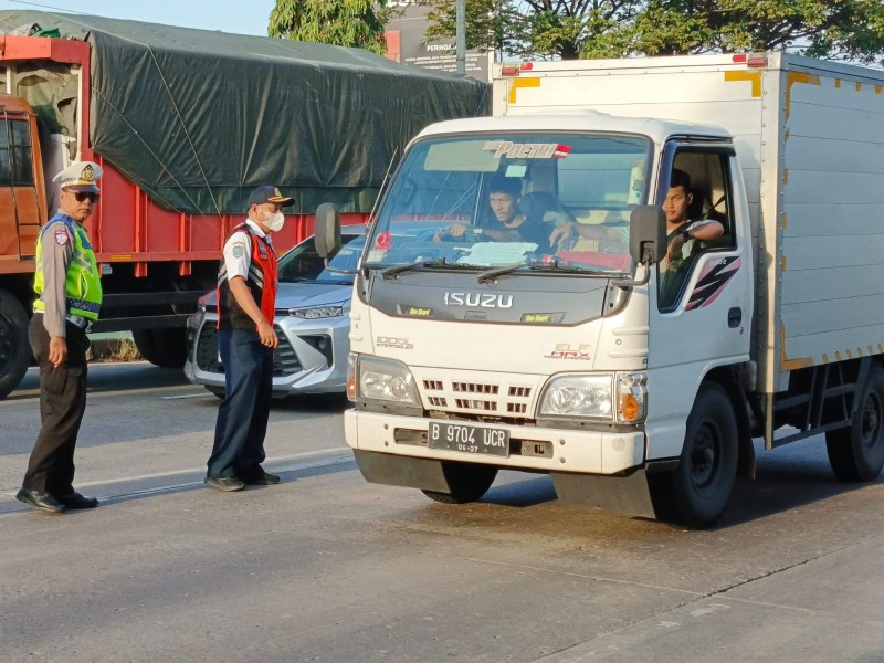 Dishub Kendal Berlakukan Pembatasan Kendaraan Berat di Jalan Pantura