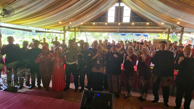 Bupati Kendal Dyah Kartika Permanasari Hadiri Halal Bihalal Bersama Kadus