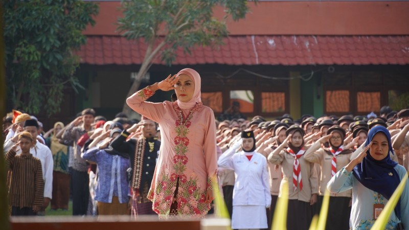 Upacara Hardiknas 2025, Bupati Kendal Menjadi Irup di SMA N 1 Kendal