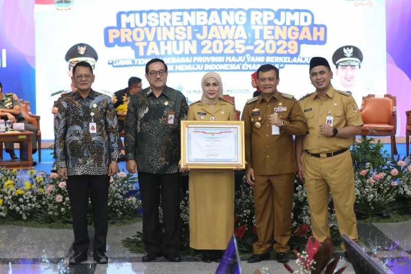 Pemkab Kendal Raih Penghargaan dari Kemenpan RB