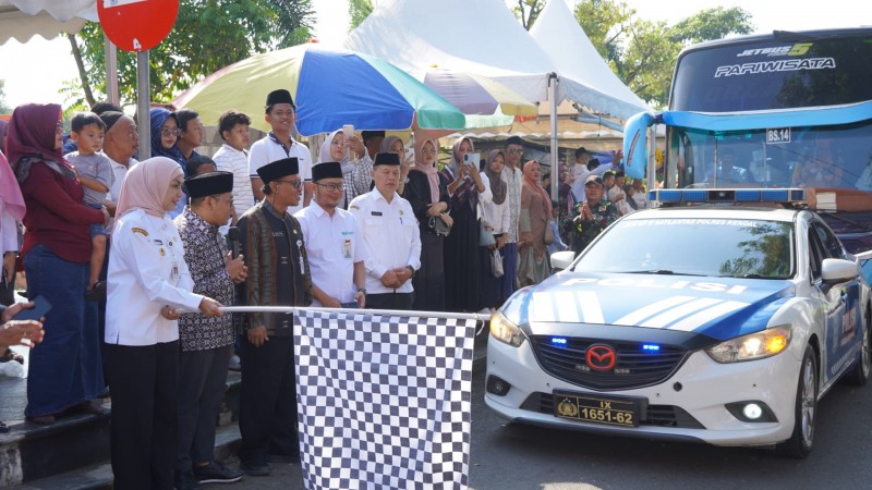 Bupati Kendal Melepas Keberangkatan Jamaah Haji Menuju Donohudan