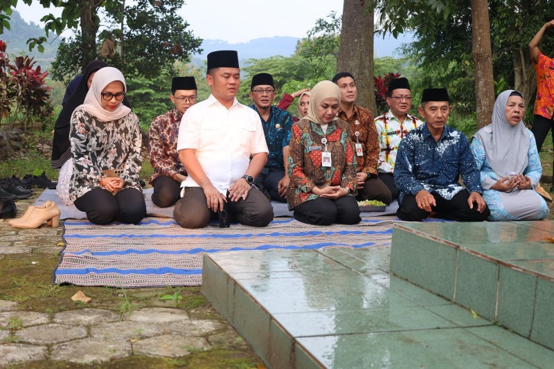 Bupati Kendal Ziarah ke Makam Tumenggung Bahurekso