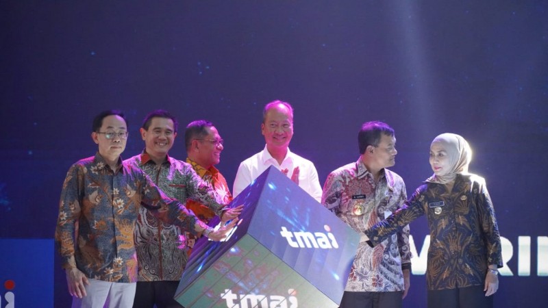 Menteri Perindustrian Resmikan Pabrik Panel Surya Terbesar di KIK