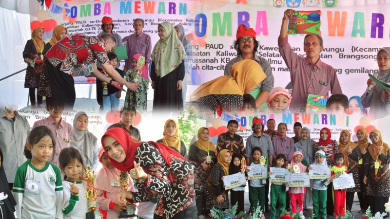 Disdikbud Kendal dan Ketua TP PKK Serahkan Hadiah Lomba Mewarnai KB-TK