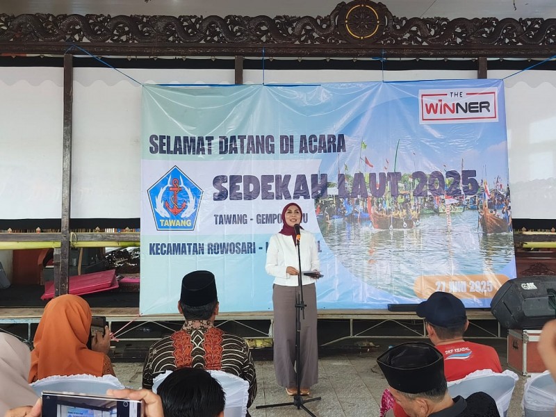 Ribuan Nelayan Meriahkan Tradisi Sedekah Laut Tawang di Desa Gempolsewu