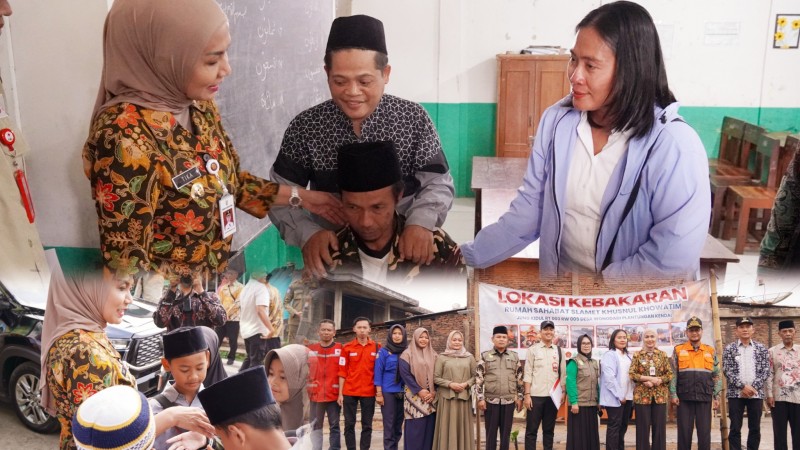 Kunjungi Korban Kebakaran,Bupati Kendal Akan Bangunkan Kembali Rumah Warga