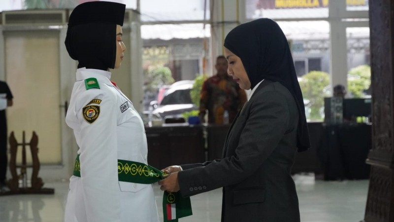 Bupati Kendal Kukuhkan 70 Paskibraka untuk HUT RI ke-80