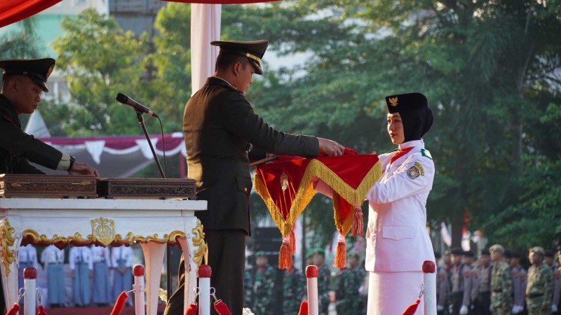 Upacara Penurunan Bendera Merah Putih HUT RI ke-80 di Alun-alun Kendal
