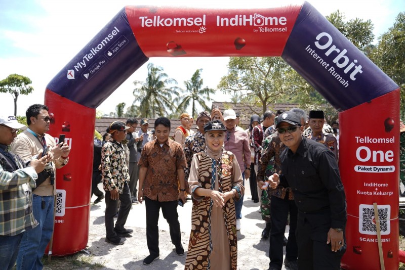 Bupati Kendal Hadiri Nyadran Gunung dan Launching Aktivasi Sinyal Mobile