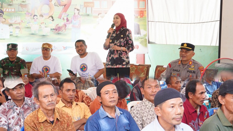 Pemkab Kendal Berikan Edukasi Peternak di Desa Sukodadi