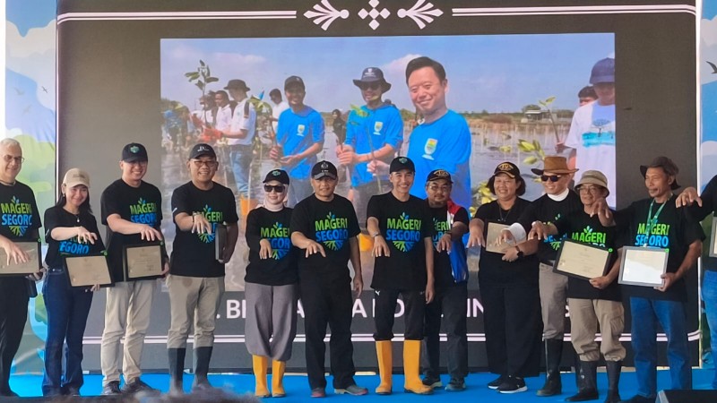 Gubernur Jateng Ahmad Luthfi Pimpin Penanaman Mangrove Program Mageri Segor