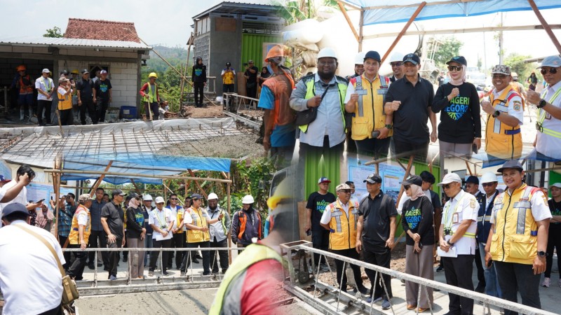 Gubernur Jateng dan Bupati Kendal Tinjau Pembangunan Jalan Weleri-Sukorejo
