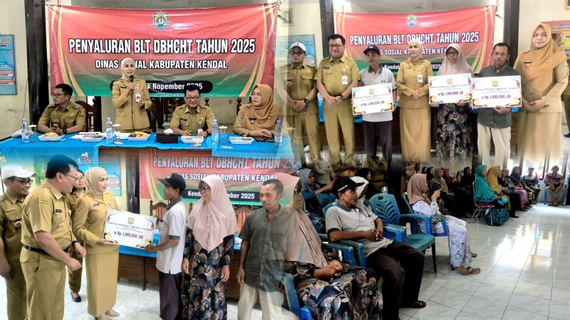 Pemkab Kendal Salurkan BLT DBHCHT 2025 untuk Buruh Tani di Kangkung