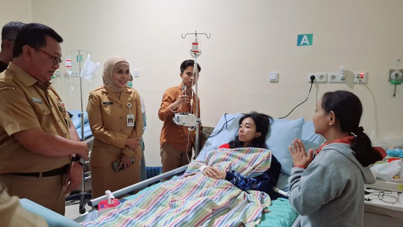 Bupati Kendal Cek Kondisi Kesehatan Dua Anak yang Menemani Jenazah Sang Ibu