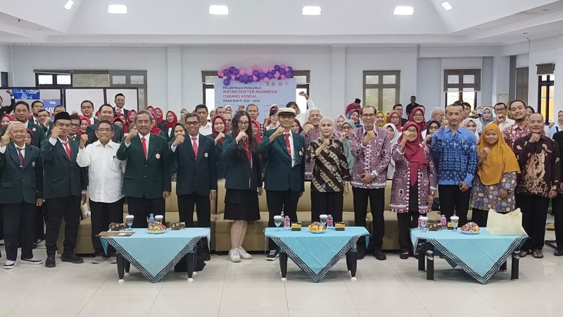 Bupati Kendal Hadiri Pelantikan Pengurus IDI Kendal Masa Bakti 2025-2028