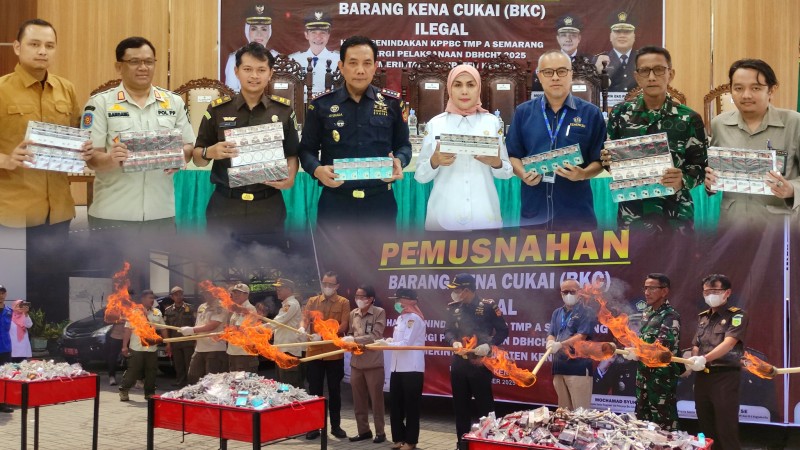 Pemkab Kendal Bersama Bea Cukai Musnakan Jutaan Batang Rokok Ilegal