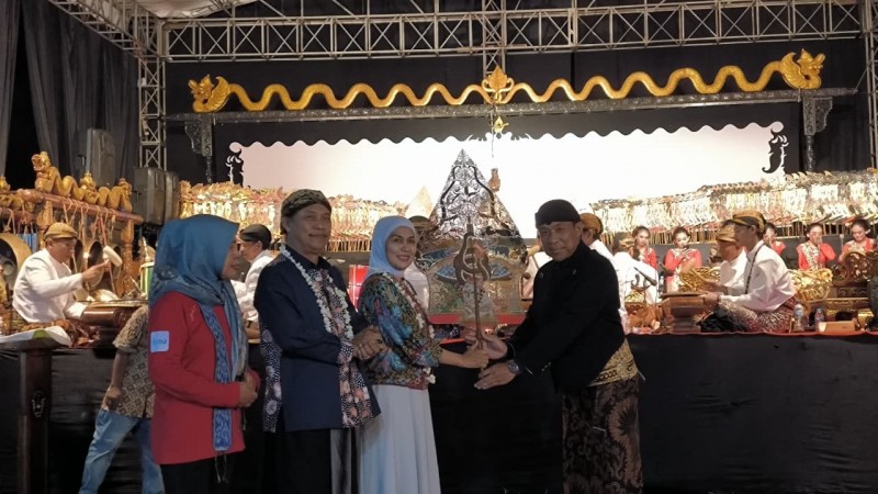 Pemkab Kendal Gelar Pagelaran Wayang Kulit Peringati Hari Guru Nasional