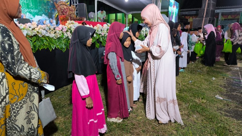 HUT ke-7 Pasar Kaget Tugu Tani, Bupati Kendal Hadiri Pengajian Umum