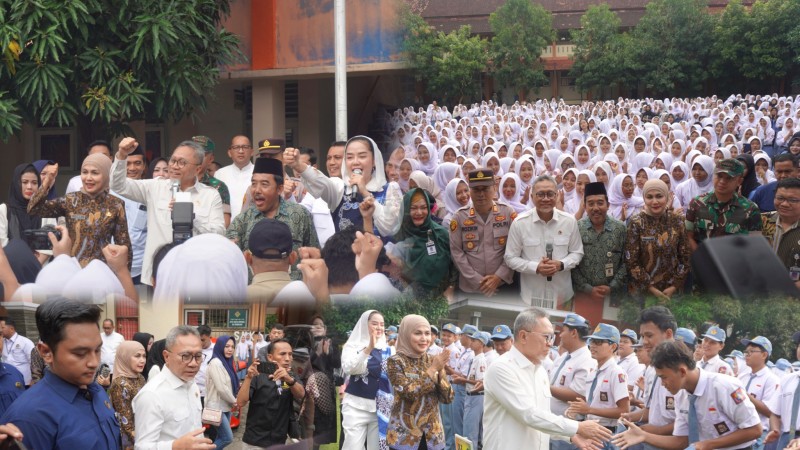 Bupati Kendal Dampingi Zulhas Pastikam MBG di Sekolah SMA Berjalan Lancar