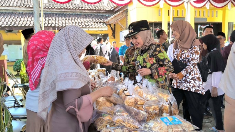 Anti Sipasi Kenaikan Harga, Pemkab Kendal Gelar Pasar Murah di Pageruyung