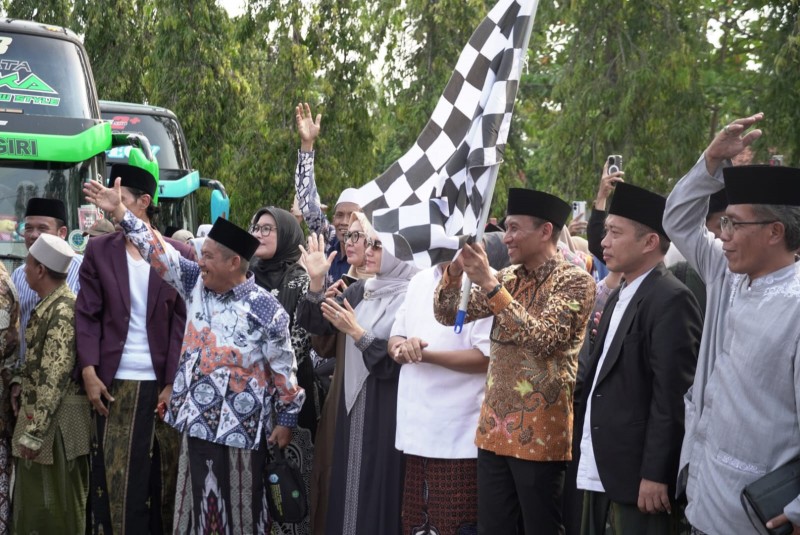 Pemkab Kendal Berangkatkan 558 Santri Lirboyo dengan 11 Bus Gratis