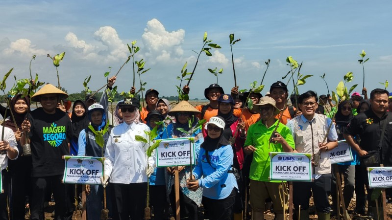 Pemkab Lakukan Gerakan penanaman 1 juta mangrove